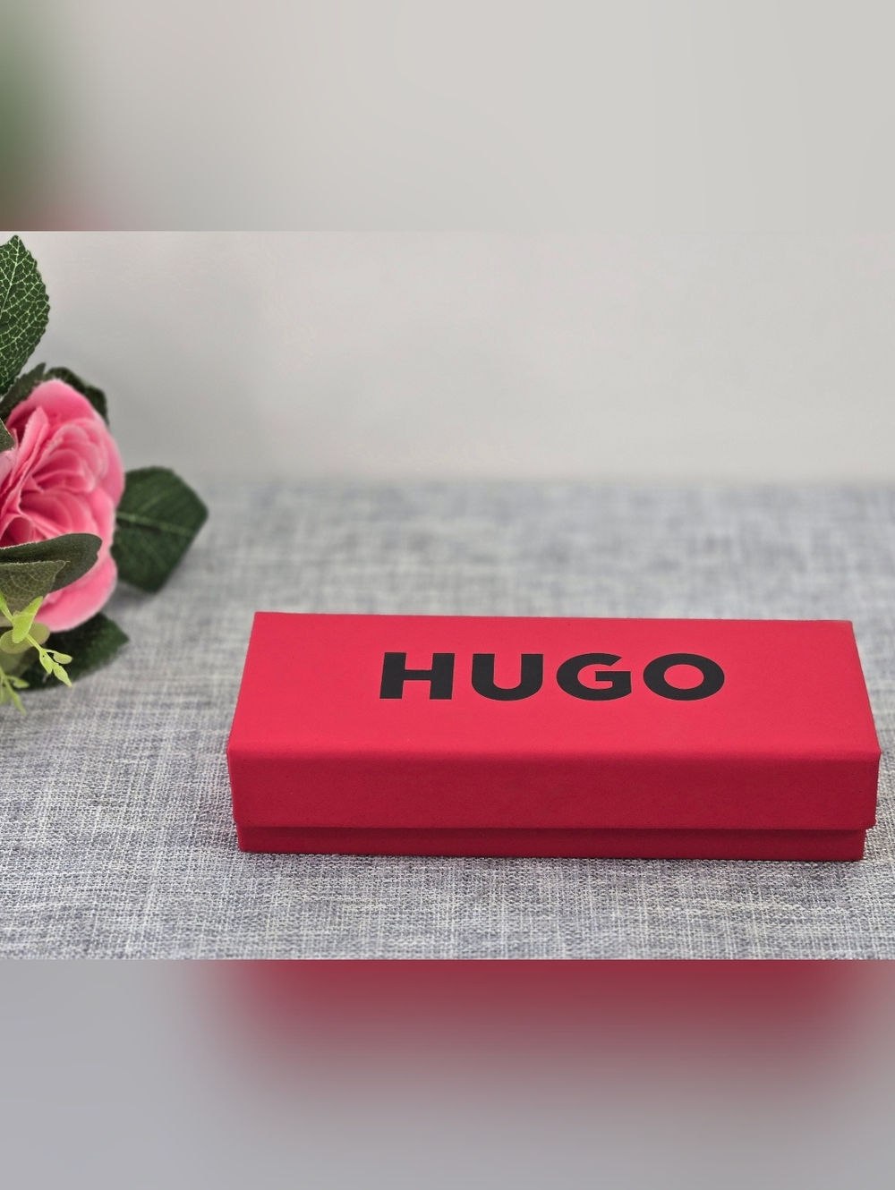 New Hugo Boss Red‎ Magnetic Authentic Eyeglasses Case And Cloth